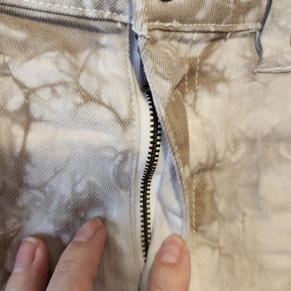 DICKIES Cream Tan Tie Dye Denim Shorts Cuffed Hem Stretchy Festival Size 11 / 30 - Picture 8 of 16